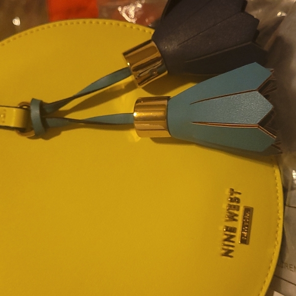 Round Cross Body Purse - Picture 3 of 3